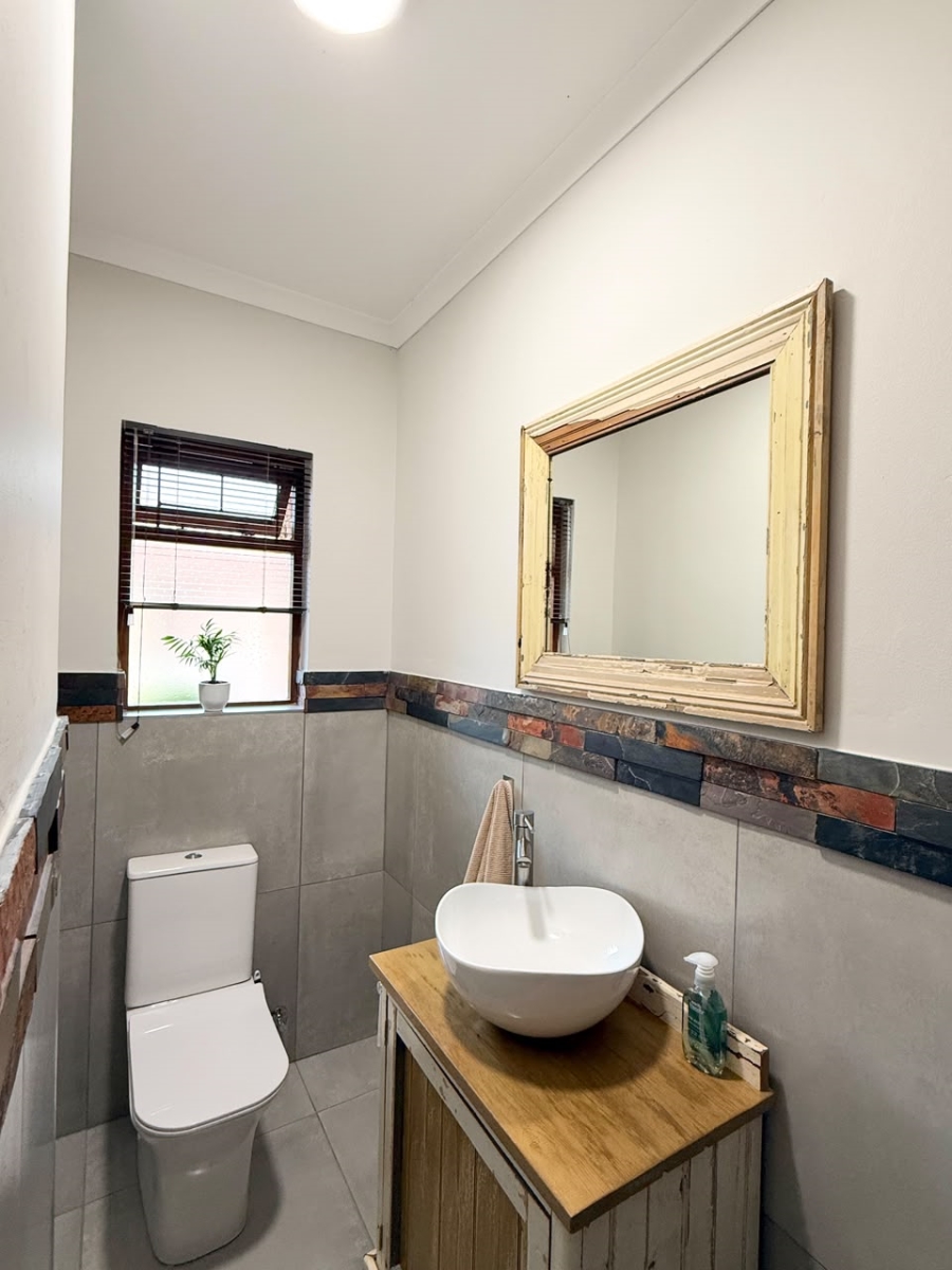 4 Bedroom Property for Sale in Fraaiuitsig Western Cape
